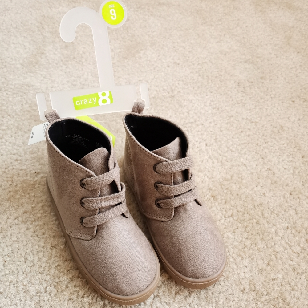 Crazy 8 TODDLER Boy CHUKKA BOOTS Size 9, NWT